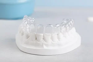 ارتودنسی نامرئی چیست؟ مزایا، معایب و نکات مهم پیش از انتخاب