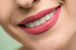 معرفی 7 خدمات دندانپزشکی؛ از درمان‌های پایه تا تکنولوژی‌های نوین